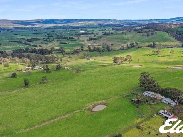 Cottage for sale in Victoria
