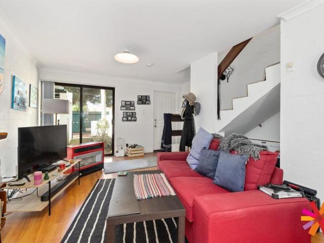 Townhouse for rent in Como, Western Australia