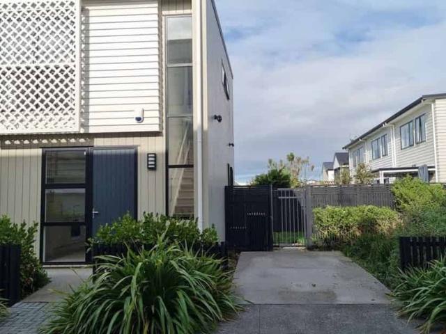 Townhouse for rent in Paremoremo