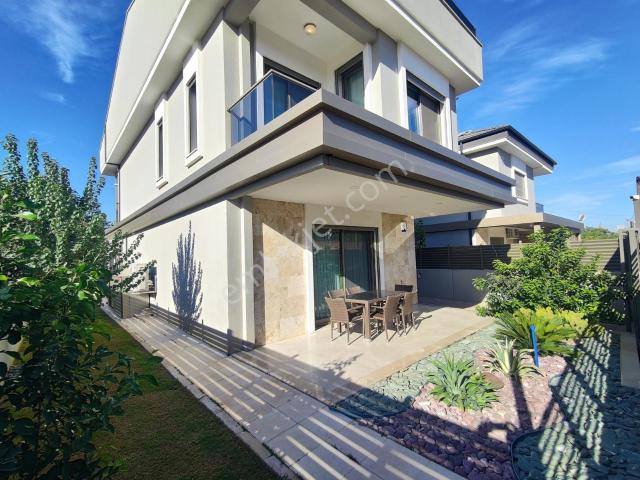 Gölcükler Mahallesi, Menderes içerisinde satılık Villa