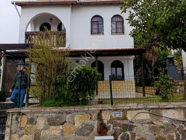 Foça, Cumhuriyet Mahallesi içerisinde kiralık Villa