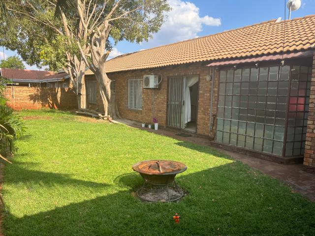 House for rent in Waterkloof, Gauteng