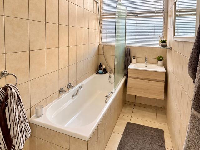 Apartment for rent in Glenhazel, Johannesburg