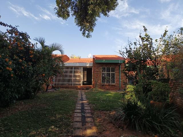 House for rent in Waterkloof, Gauteng