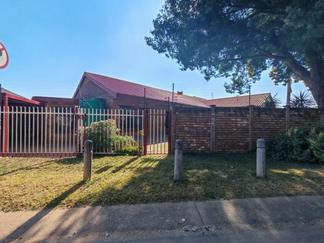 House for rent in Waterkloof, Gauteng
