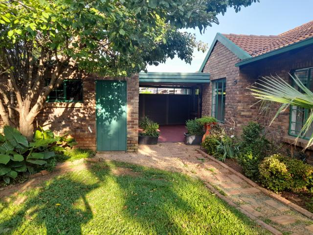 House for rent in Waterkloof, Gauteng