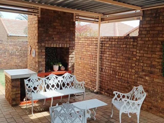 House for rent in Waterkloof, Gauteng