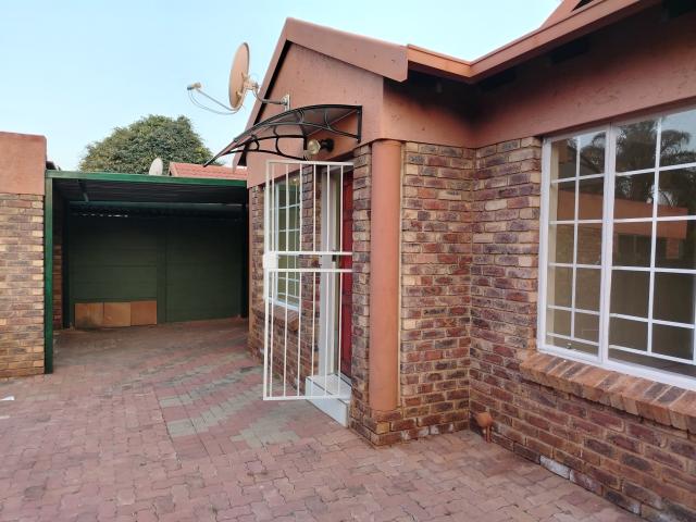 House for rent in Waterkloof, Gauteng