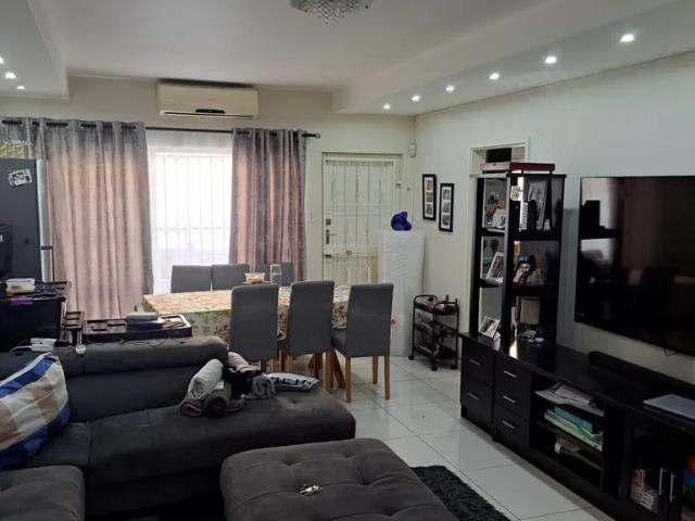 Townhouse for rent in Seaview, Kwazulu-natal