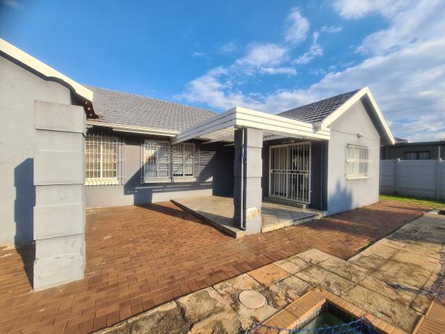 House for rent in Vosloorus, Gauteng