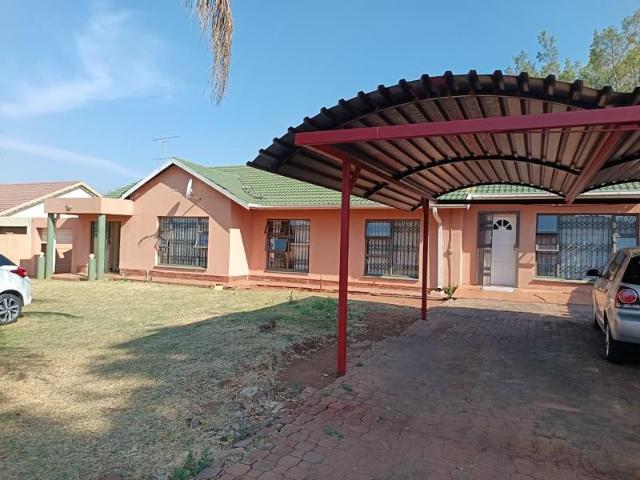 House for rent in Waterkloof, Gauteng