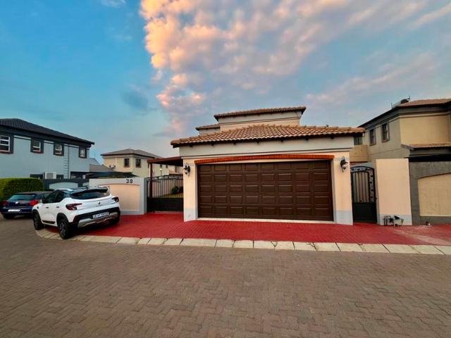 House for rent in Waterkloof, Gauteng