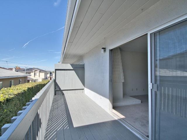 Apartment for rent in Redondo Beach, California