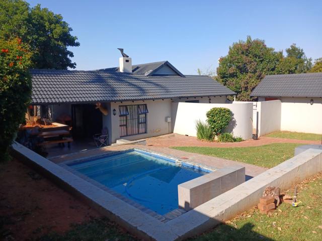 House for rent in Johannesburg Ward 126, Roodepoort