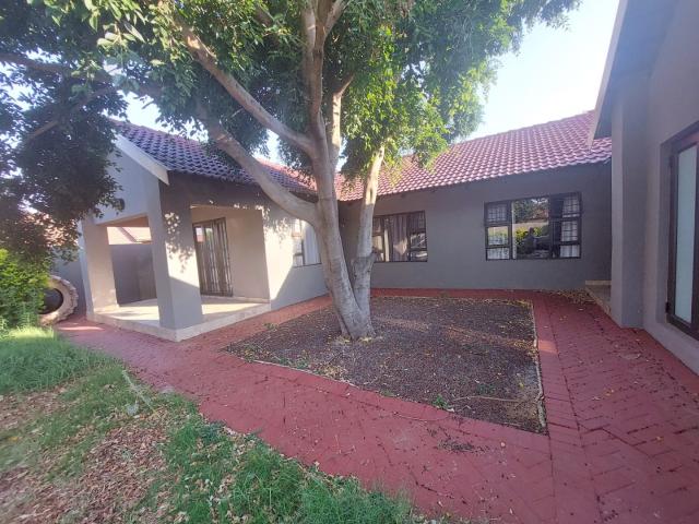 House for rent in Waterkloof, Gauteng