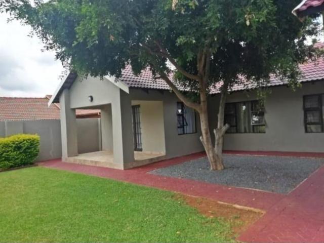 House for rent in Waterkloof, Gauteng