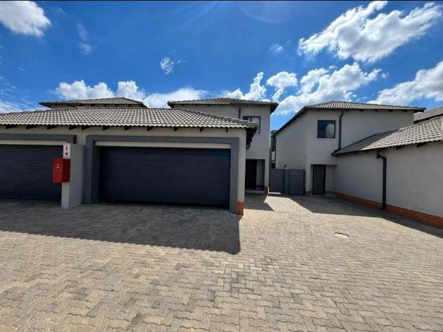 House for rent in Waterkloof, Gauteng