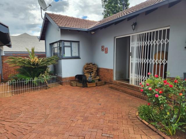 House for rent in Waterkloof, Gauteng