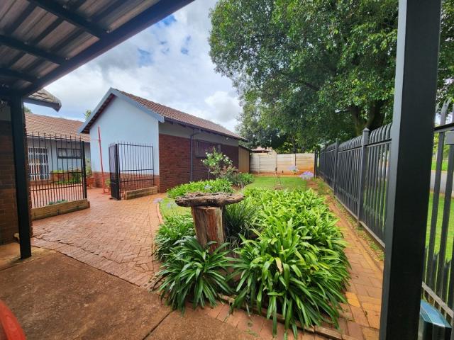 House for rent in Waterkloof, Gauteng