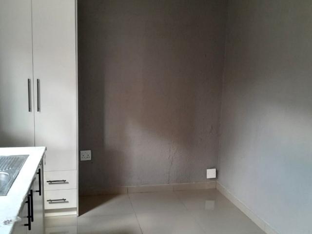 Apartment for rent in Roodepoort-Noord, Roodepoort