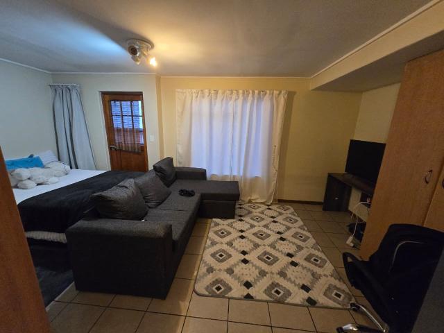 Apartment for rent in Rossmore, Johannesburg