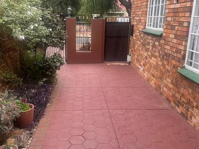 House for rent in Waterkloof, Gauteng