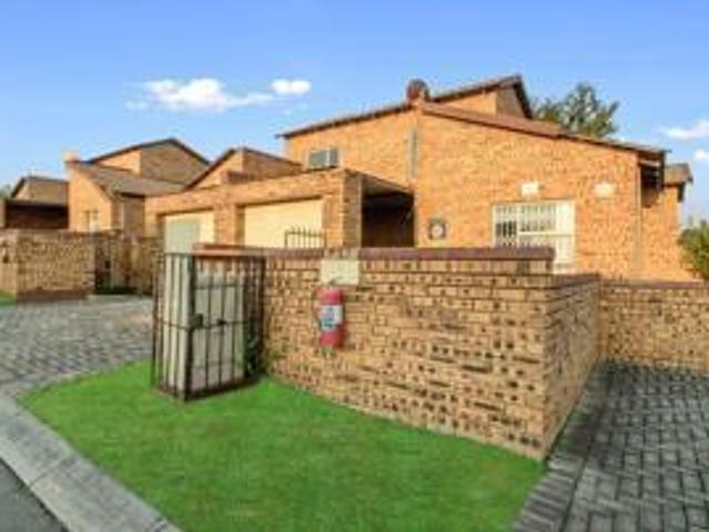 Townhouse for sale in Nooitgedacht, Gauteng
