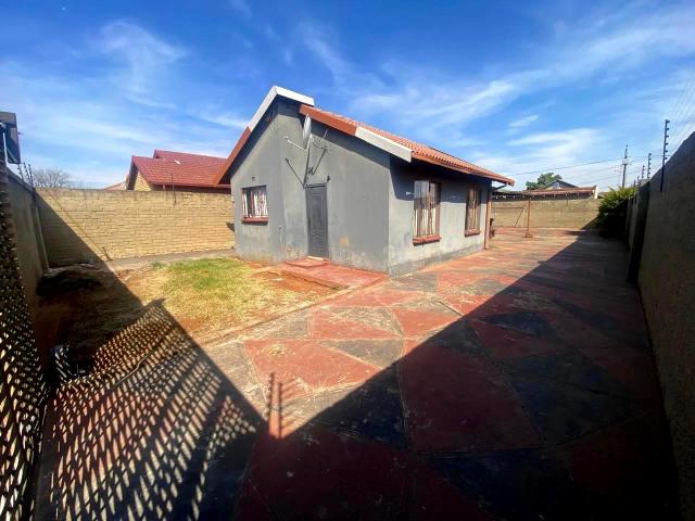 House for rent in Protea North, Soweto