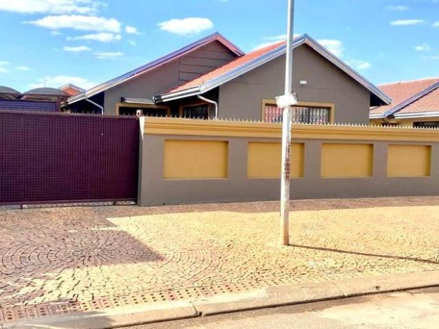 House for rent in Protea North, Soweto