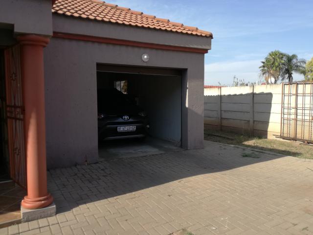 House for rent in Waterkloof, Gauteng