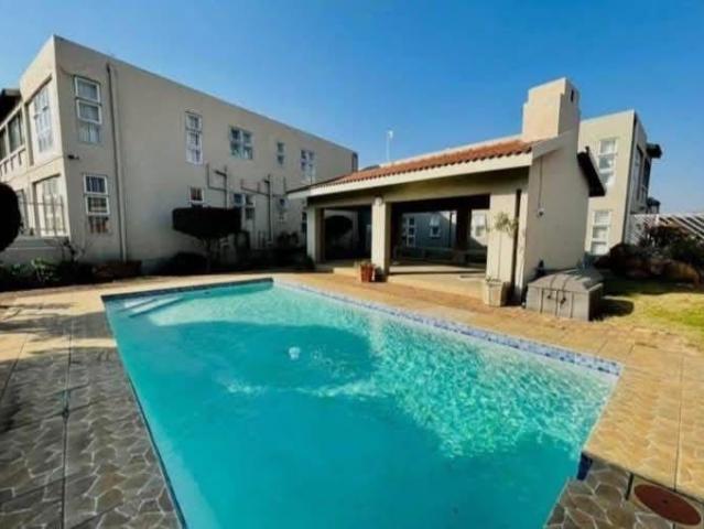 Apartment for rent in Oakdene, Vosloorus