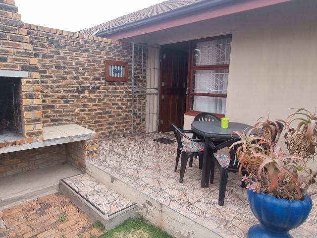 Apartment for rent in West Coast, Britannia Bay
