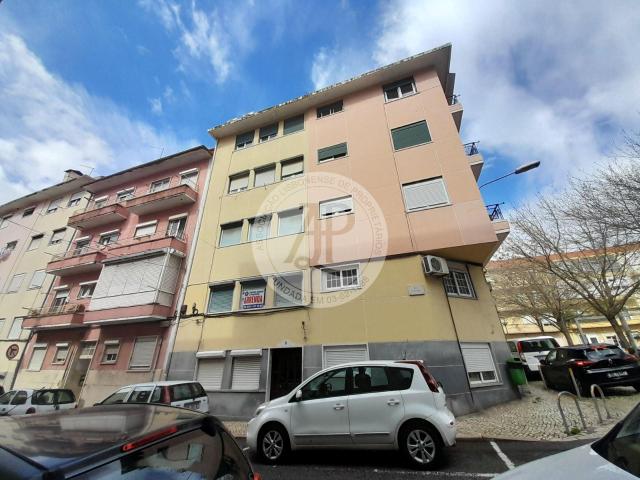 Apartamento alugar em Santiago Dos Velhos, Lisboa