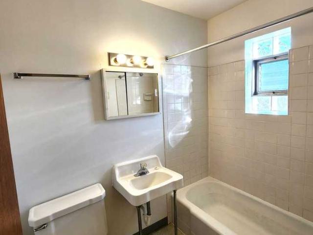 Apartment for rent in Broadview, Illinois