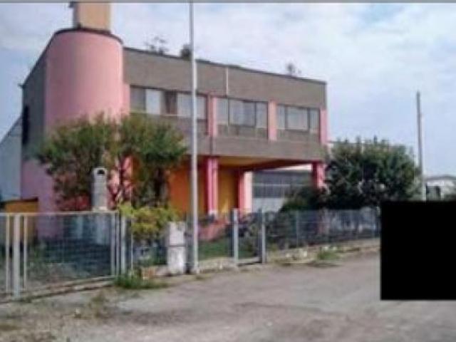 Capannone in vendita a Vigevano, Lombardia