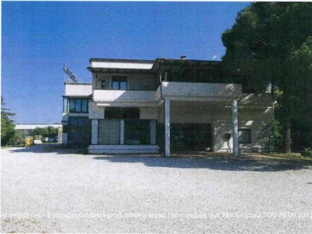 Locale Commerciale in vendita a Pieve Di Sinalunga, Toscana