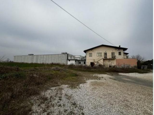 Capannone in vendita a Brenzone, Veneto