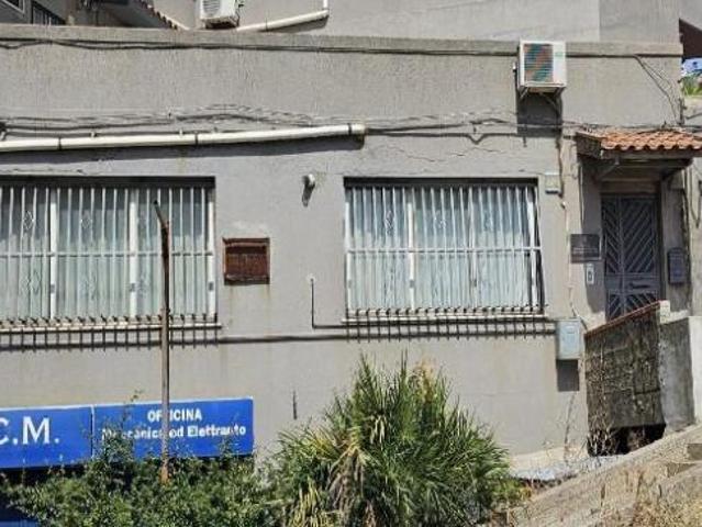 Locale Commerciale in vendita a Enna, Sicilia
