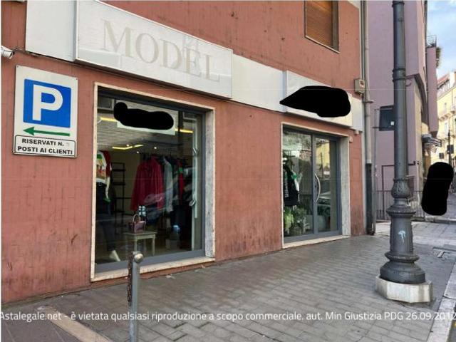 Locale Commerciale in vendita a Potenza, Basilicata