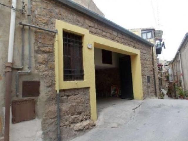 Locale Commerciale in vendita a Casalotto, Piazza