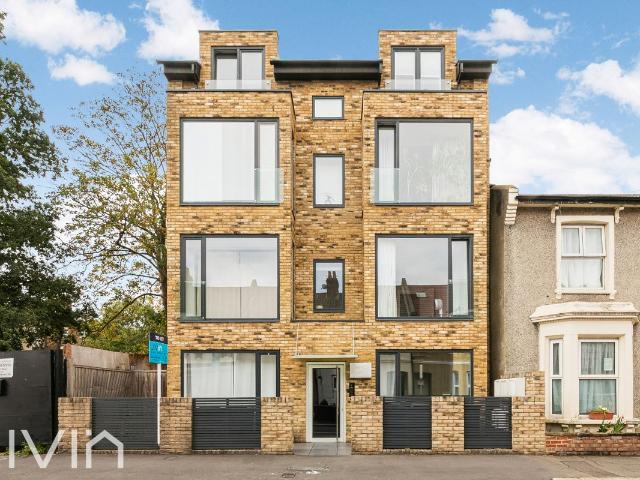 House for rent in London Borough of Croydon, Greater London