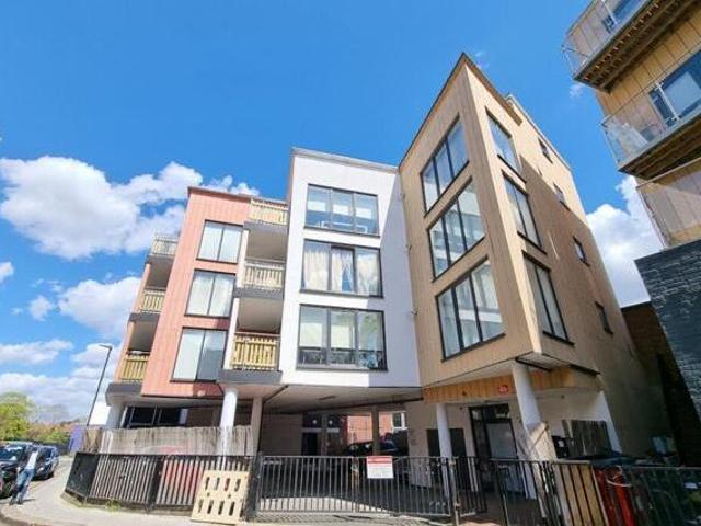 House for sale in London Borough of Hounslow, Cat Hill