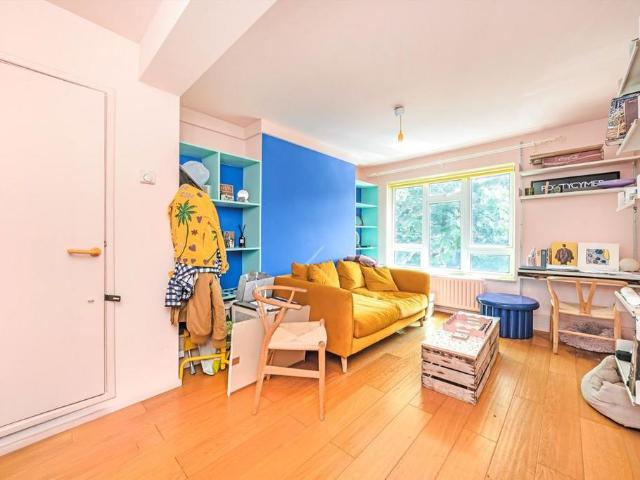 Apartment for rent in North Kensington, Greater London