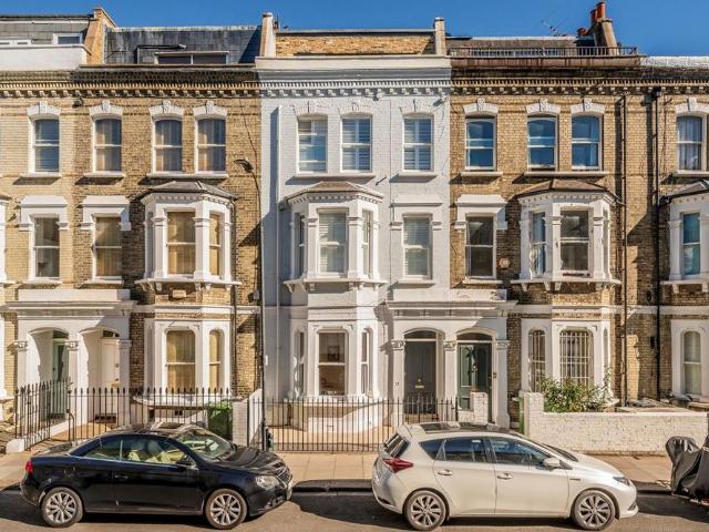 Apartment for rent in London Borough of Hammersmith and Fulham, Greater London