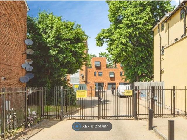 Apartment for rent in London Borough of Newham, Greater London