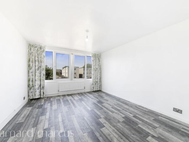Townhouse for rent in London Borough of Merton, Greater London