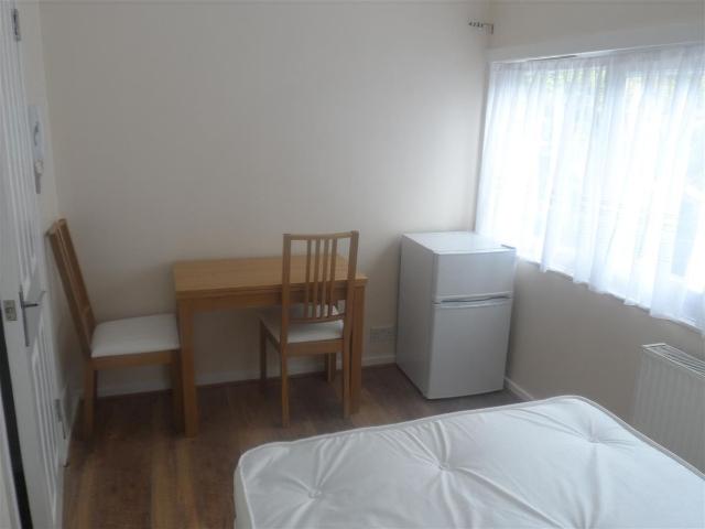 Studio for rent in London Borough of Merton, Greater London