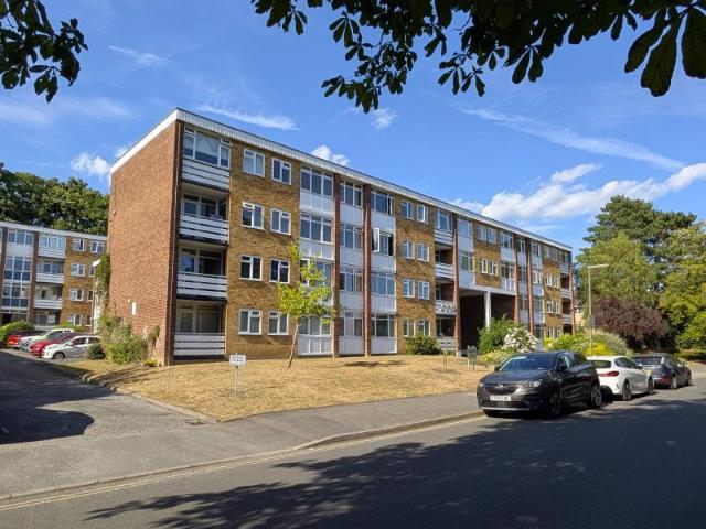 Apartment for rent in Horsell, Woking