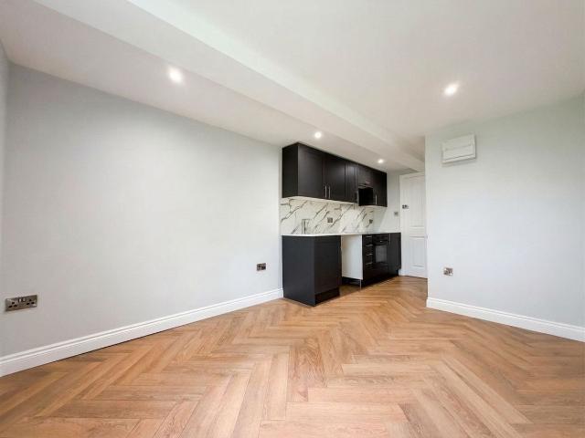 Studio for rent in Mount Pleasant, Iford