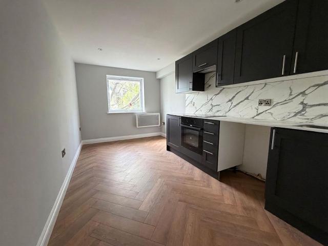 Studio for rent in Mount Pleasant, Iford